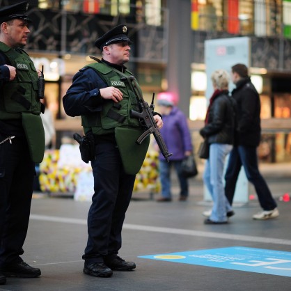 Германия засили мерките за сигурност по летища и гари след сигнал за терористично нападение