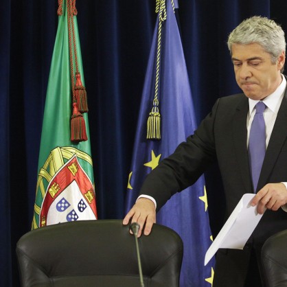 Премиерът Хосе Сократес обявява увеличаването на ДДС нот 21 на 23% през септември