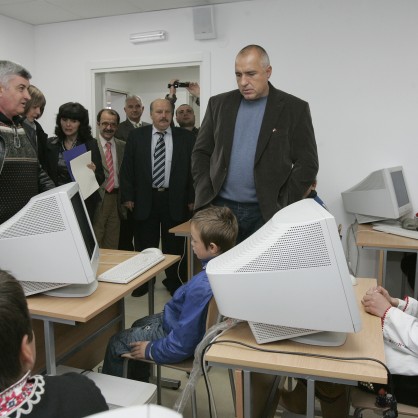 Бойко Борисов присъства на откриването на новоизграденото основно училище в с. Бусманци