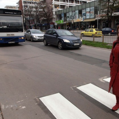 Пребоядисана пешеходна пътека в центъра на Варна