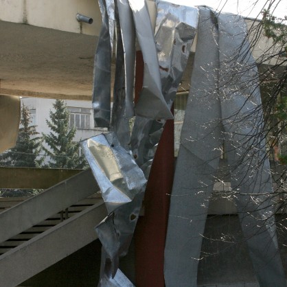 Силният вятър събори и ламарини от покрива на Техническия университет