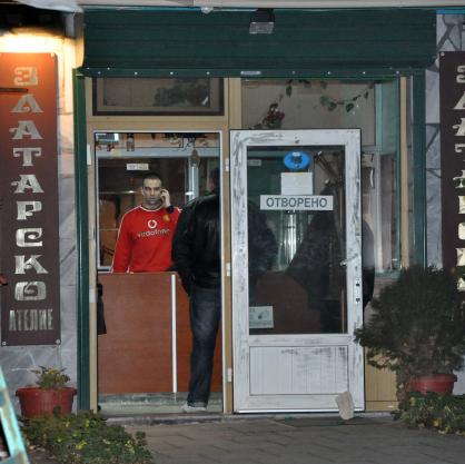 Опит за въоръжен грабеж е осуетен от собственик на златарски магазин в Дупница
