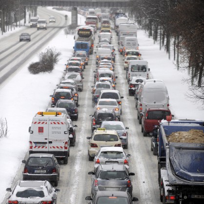 Снеговете парализираха трафика в цяла Германия