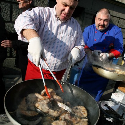 Мирослав Найденов готви риба пред МЗХ