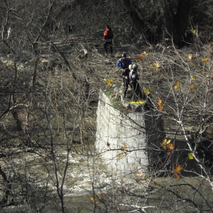 Откриха останките от изчезналия камион, потънал в река Струма