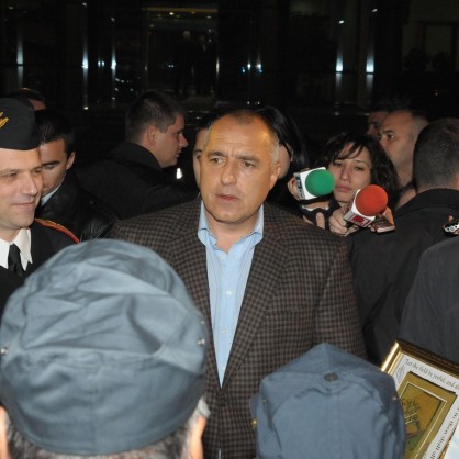 Премиерътк Бойко Борисов сред завърнсалите се от Израел огнеборци
