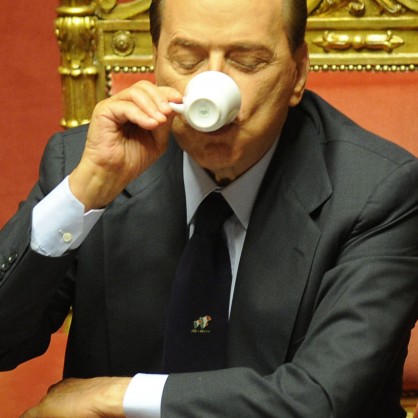 Правителството на Берлускони оцеля и във втория вот в парламента