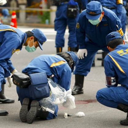 Японец нападна с нож жени и деца в два автобуса