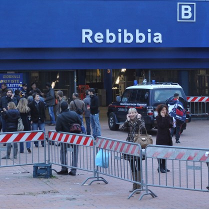 Пакет-бомба бе открит в празен вагон на метрото в Рим