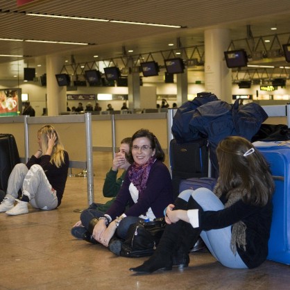 Пътници бяха блокирани по летищата заради лошото време