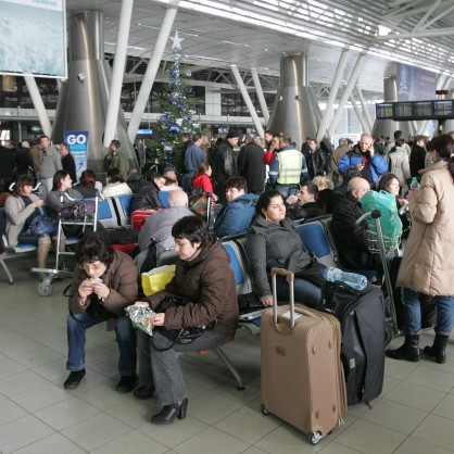 Поради лошите метеорологични условия стотици пътници останаха блокирани на летище „София“