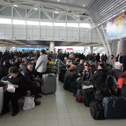 Поради лошите метеорологични условия стотици пътници останаха блокирани на летище „София“