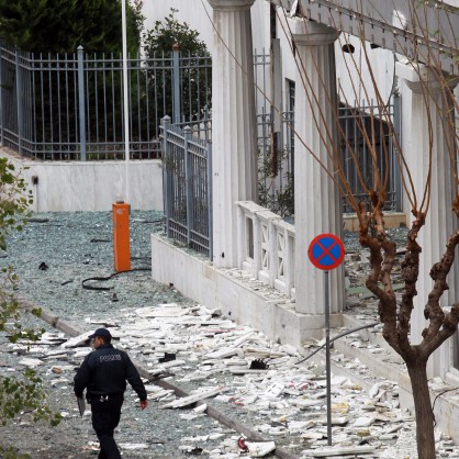 Бомба избухна пред сградата на съда в гръцката столица Атина