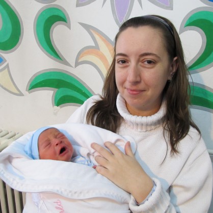 Второто дете на 28-годишната Алина Савова се роди 35 минути преди полунощ на 1 януари