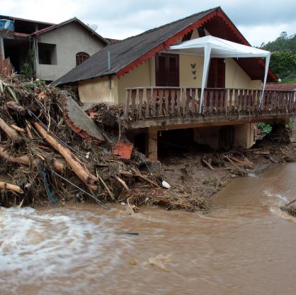 Над 500 души загинаха при наводнения и свлачища в Бразилия надхвърли 500