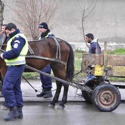 Цигани, превозващи желязо, спрени от полиция
