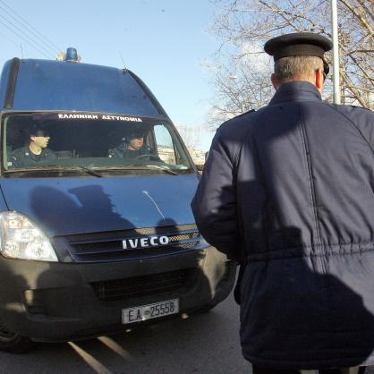 Започна съдебният процес срещу 13 членове на лява екстремистка групировка в Атина