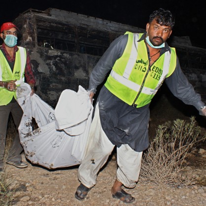 Автобус се взриви в Пакистан, има ранени и убити