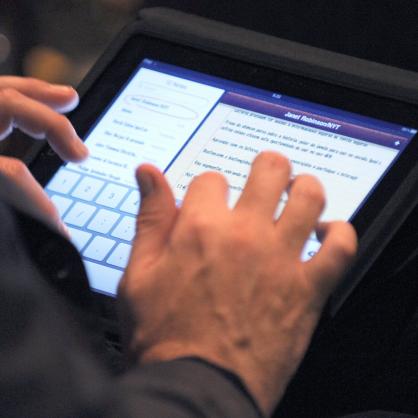 Всички министри са подписали протоколи, че получават iPAD