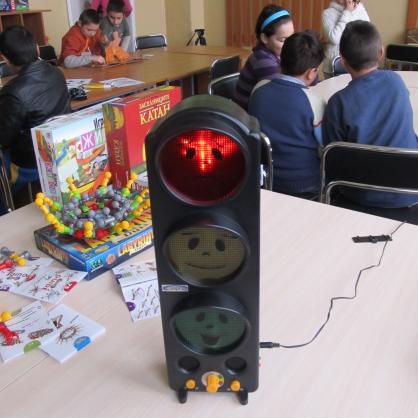 За реда в клас следи специален светофар, който помага на учителките за дисциплината