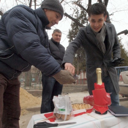 Варненци кръстиха дупка на кмета Кирил Йорданов