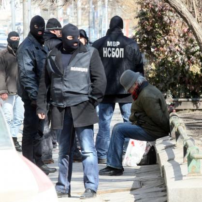 Служители на ГДБОП задържаха в центъра на столицата двама мъже