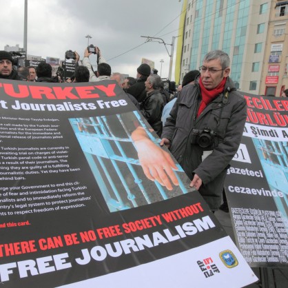 Протест в Турция срещу арести на журналисти
