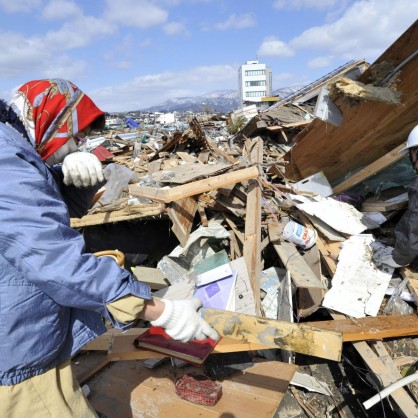 Жертвите от земетресението в Североизточна Япония на 11 март вече са 6539