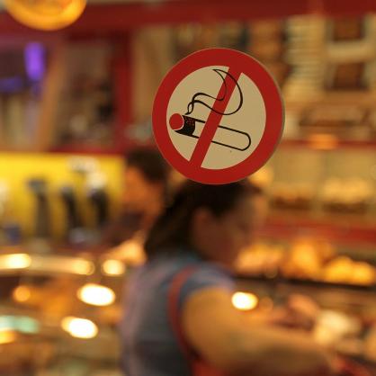 Засилват проверките срещу пушеното в заведения