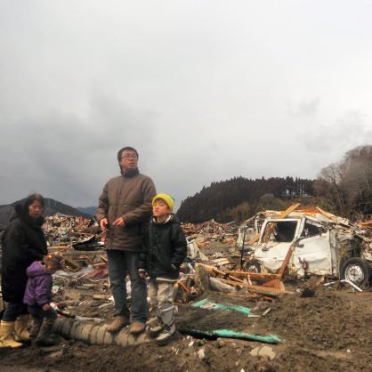 Япония се възстановява от щетите след цунамито