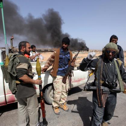 Либийските бунтовници подновиха настъплението към град Сирт