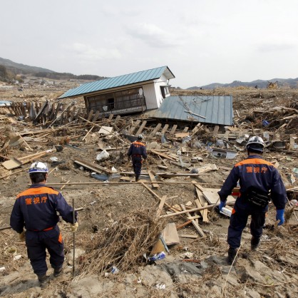 Разрушенията в Япония след цунамито
