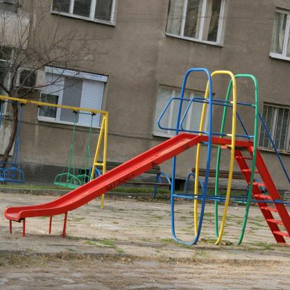Общината ще осигури средства за обновяването и реконструкцията на 50 детски площадки в София