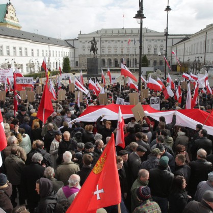 Поляците почетоха годишнината от смъртта на Лех Качински