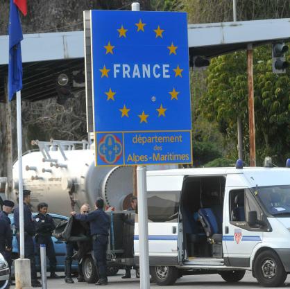 Франция затяга граничния контрол на градинацата си с Италия заради тунизийските бежанци