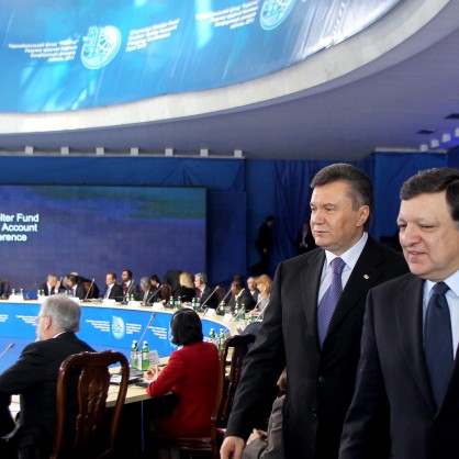 Жозе Мануел Барозу и Виктор Янукович на донорска конференция в Киев