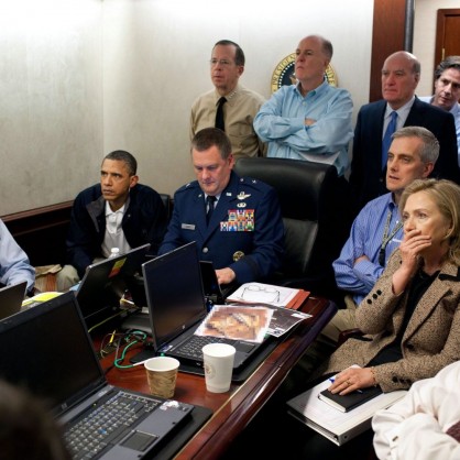 Барак Обама и Хилъри Клинтън наблюдават операцията по залавяне на Осама бин Ладен