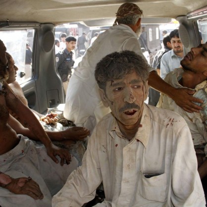 Най-малко 70 жертви при двоен атентат в Пакистан