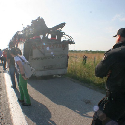Девет души загинаха при катастрофа на 15 юни  на автомагистрала „Тракия”. Двама души - българин и македонец, помага на оцелелите