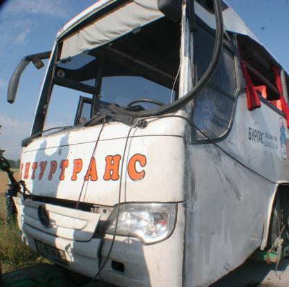 8 души загинаха при катастрофа с автобус на автомагистрала 