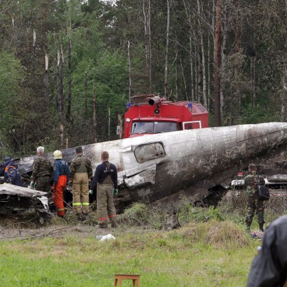 Самолет се разби в Русия, 44 загинаха