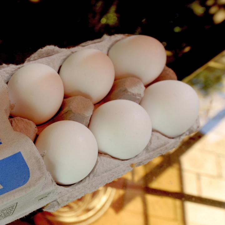 Потребителите, закупили яйца с печат 3PL30221304 и печат 3PL30221321 /номерата на фермите/ да не ги консумират