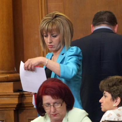 Мая Манолова, Меглена Плугчиева в парламента
