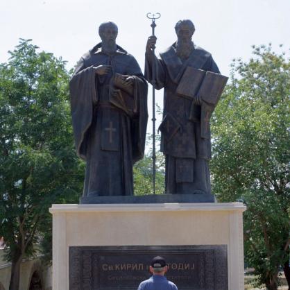 Вече има паметник на братята Кирил и Методий в македонската столица