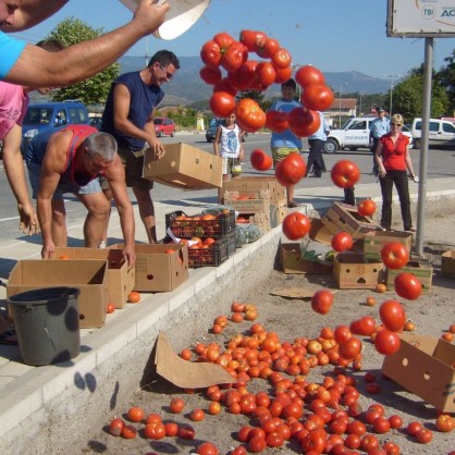 Протест срещу ниските изскупни цени на зеленчуците