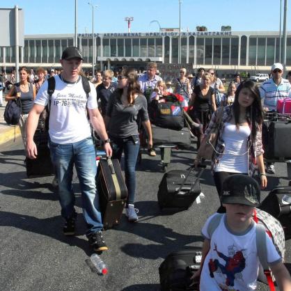 Туристите на основни летища, включително Атина, трябваше да ползват частни шофьори