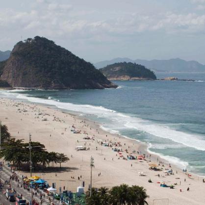 Плажът Копакабана (Бразилия) има лоша репутация заради високото ниво на престъпността