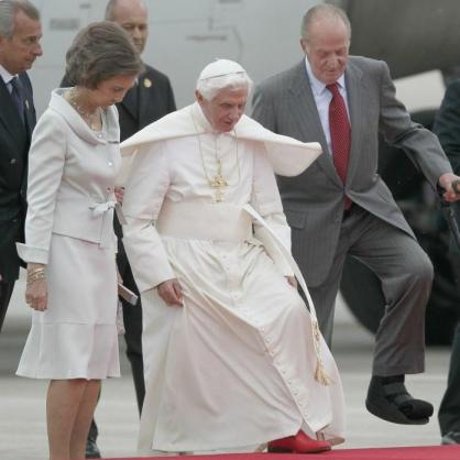 Папа Бенедикт Шестнайсети пристигна на посещение в Мадрид