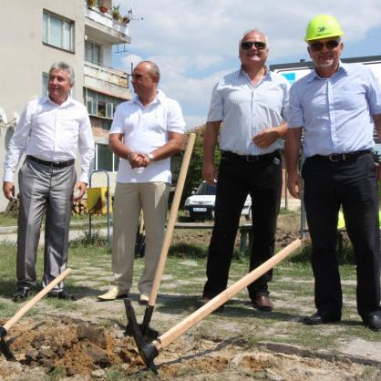 Първа копка за ремонта на пътя Старо Оряхово-Долни Чифлик-Гроздьово-Бозвелийско