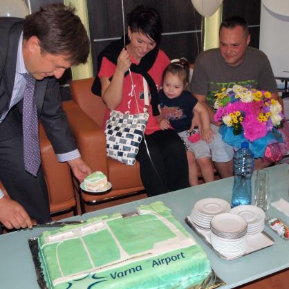 Полското семейство, чиято дъщеричка Мая, стана едномилионния пътник на летещи Варна